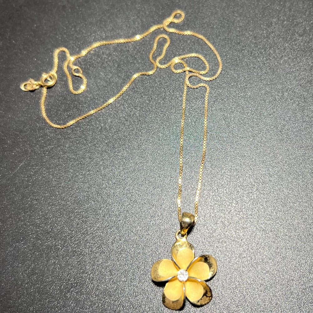 Vintage 10K Gold Plated Plumeria Magnolia Flower Pendant Necklace 18 Inch